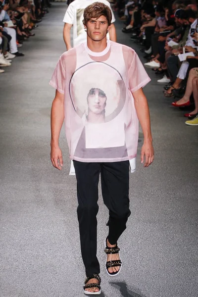 Look 15